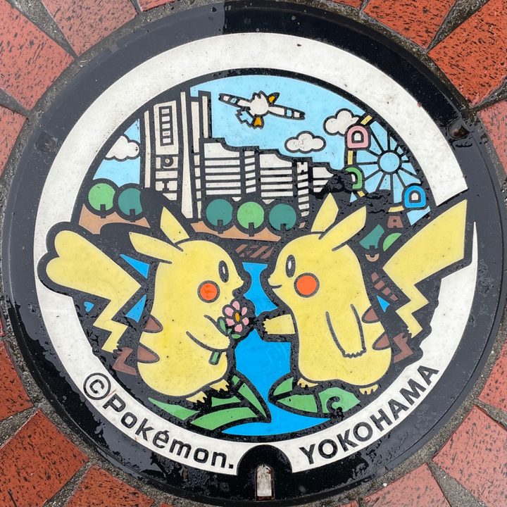 横浜市 桜木町駅前のポケふた（ピカチュウ）の写真