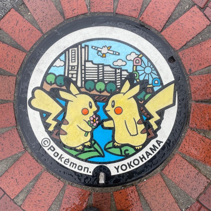 横浜市 桜木町駅前のポケふた（ピカチュウ）の写真