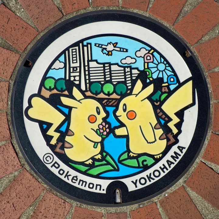 横浜市 桜木町駅前のポケふた（ピカチュウ）の写真