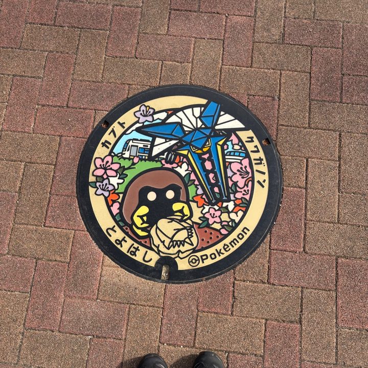 豊橋市 豊橋総合動植物公園中央門のポケふた（カブト・クワガノン）の写真