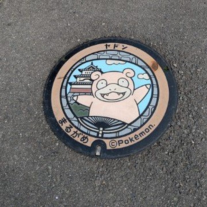 香川県丸亀のポケふた（ヤドン）の写真