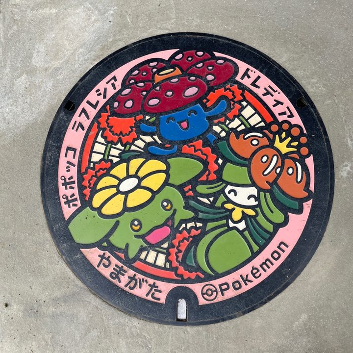 山形市 山形駅前のポケふた（ドレディア・ポポッコ・ラフレシア）の写真