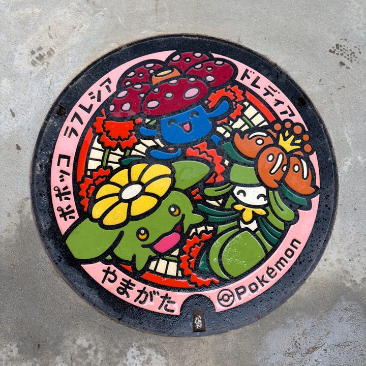 山形市 山形駅前のポケふた（ドレディア・ポポッコ・ラフレシア）の写真