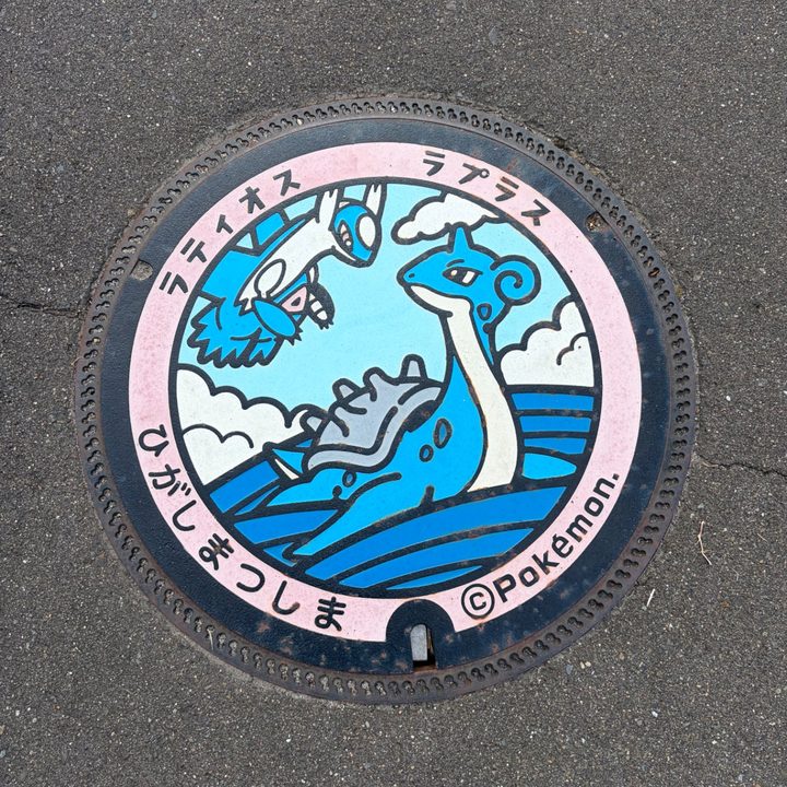 東松島市 野蒜駅前のポケふた（ラティオス・ラプラス）の写真